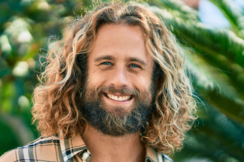 Did you know that the right beard style can make your face look thinner and more chiseled? Learn top techniques and styles for slimming effect.